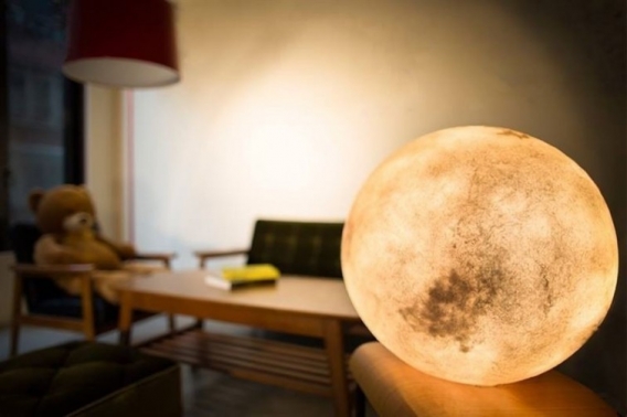Creativa lámpara lunar: la luna en tu habitacón