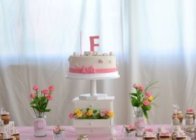 Un cumpleaños en rosa y blanco