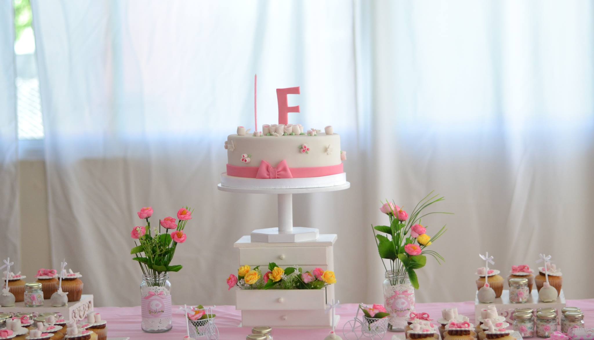Un cumpleaños en rosa y blanco