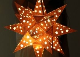 Lámpara estrella brillante para recibir la Navidad