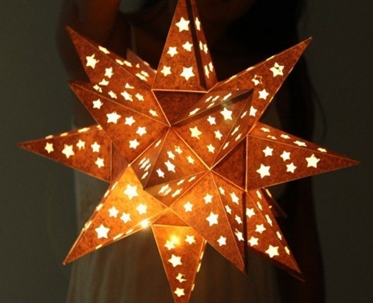 Lámpara estrella brillante para recibir la Navidad