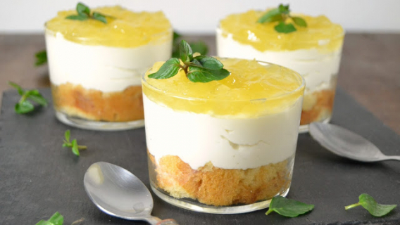 Vasitos de mascarpone, piña y ron