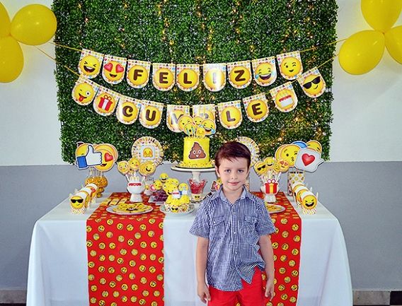 Divertidos Emojis en el cumple de Agustín