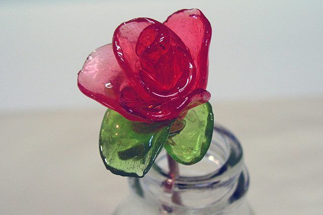 Ingeniosas rosas de caramelos