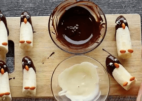 Divertidos pingüinos de banana congelados