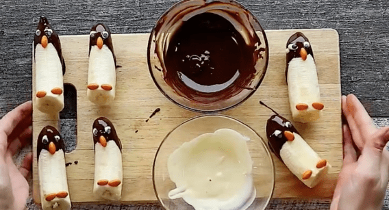 Divertidos pingüinos de banana congelados