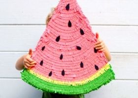 Piñata con forma de sandía
