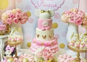 Majestuosas tortas de Minnie rosa y dorado