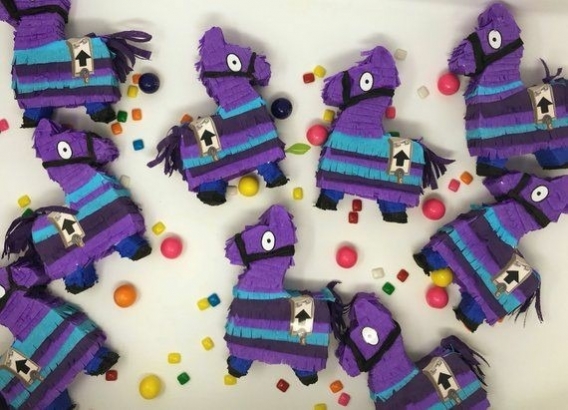 Mini piñatas de llamas