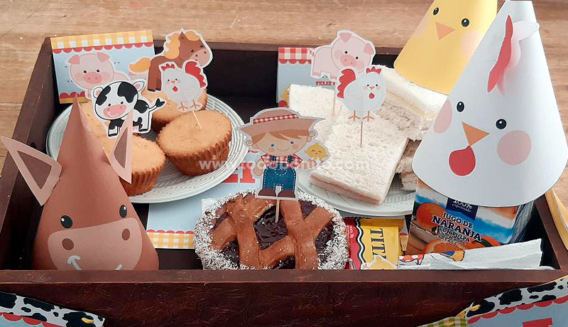 Hermoso desayuno con animalitos de la granja