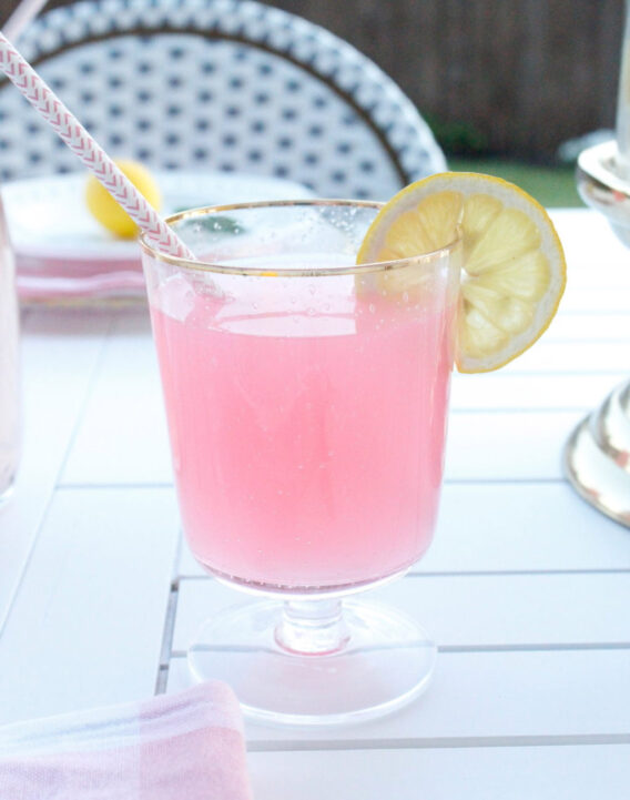 Limonada rosa para servir en tu fiesta